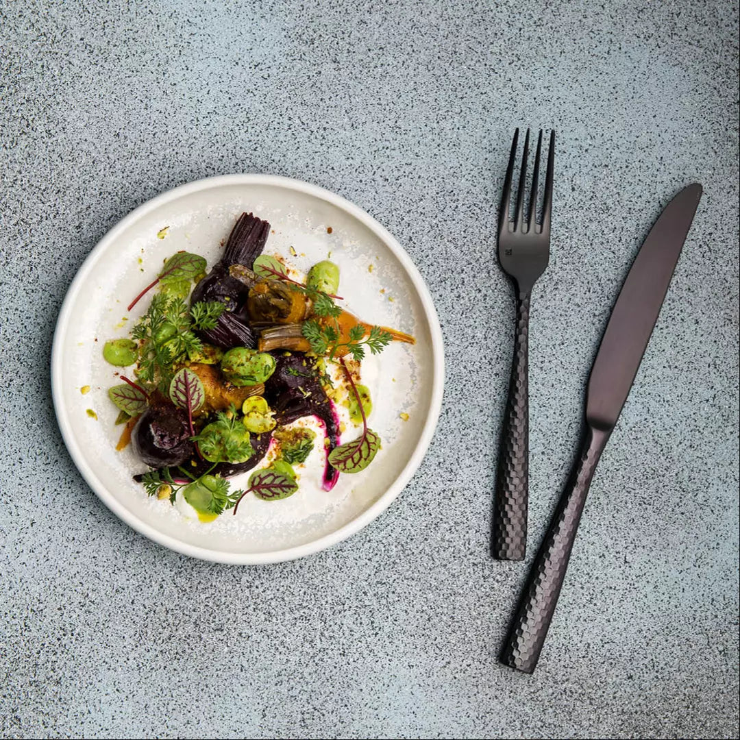 willow coupe plate with black cutlery