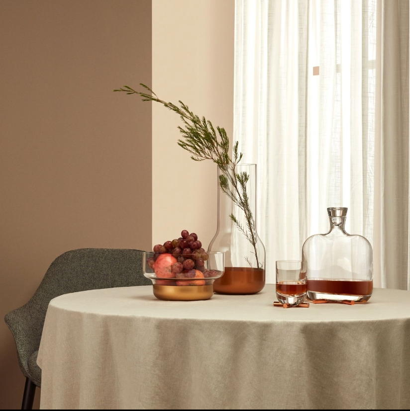 Table setting with bowl, vase, decanter and glass