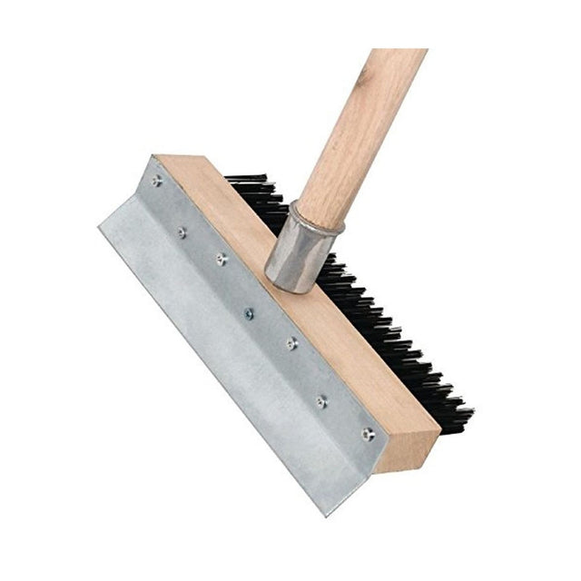 Pizza oven brush with handle from Vogue. made out of Wood and sold in boxes of 1. Hospitality quality at wholesale price with The Flying Fork!