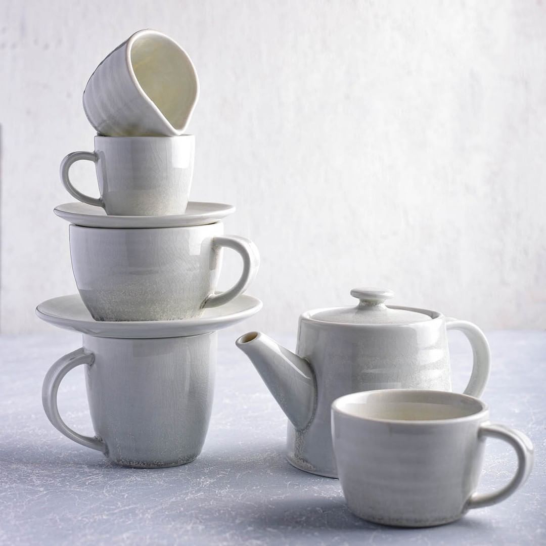 Willow coffee cups, mugs, teapot and saucer