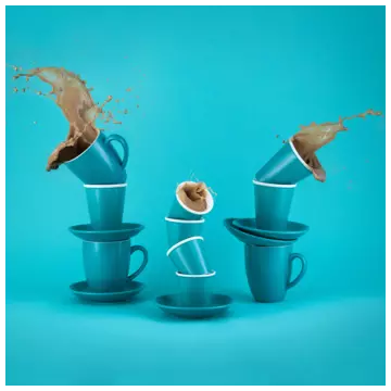 Bevande Aqua drinkware on blue background