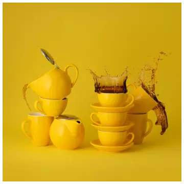 Bevande Maize tableware on yellow background